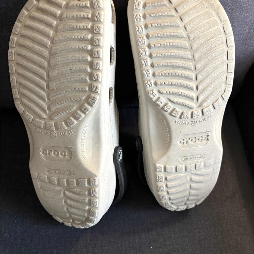 CROCS Stylish Unisex Cream Clogs with Black Strap W12/M10 - Picture 8 of 8